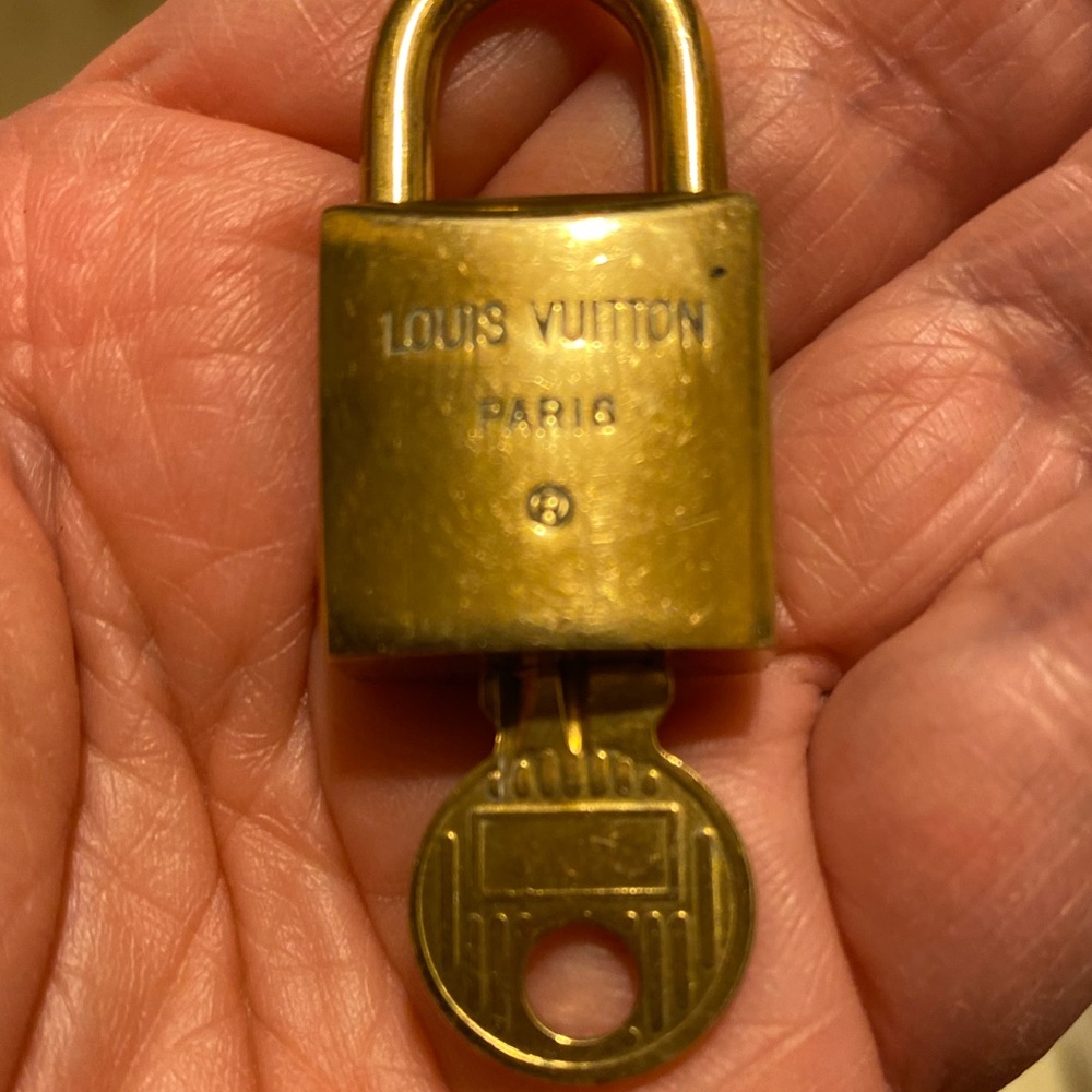 AUTHENTIC  LOUIS VUITTON LOCK AND KEY #224 - Picture 6 of 6